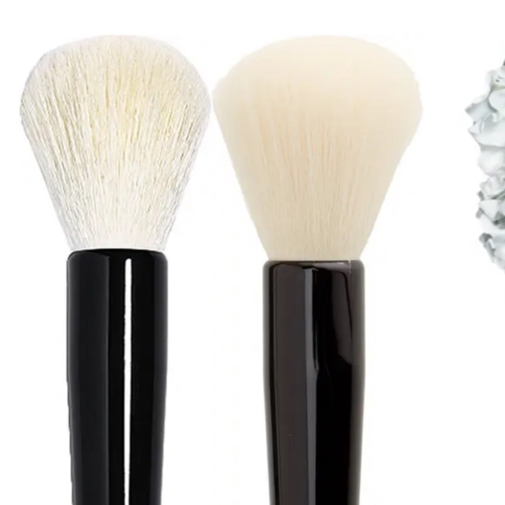 NWT Bobbi Brown Face Blender Brush .